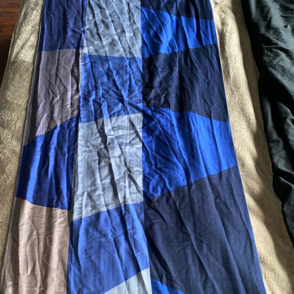 Scarf - Picture 5 of 9